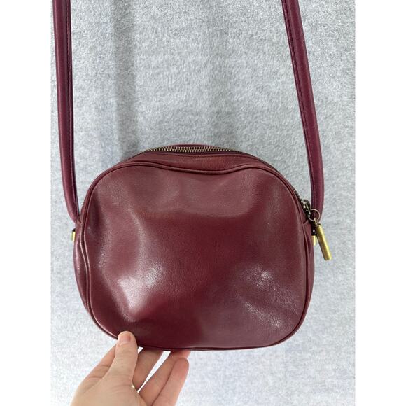 Vintage Etienne Aigner burgundy Crossbody Leather Camera Bag Style Purse Brass - Picture 4 of 10